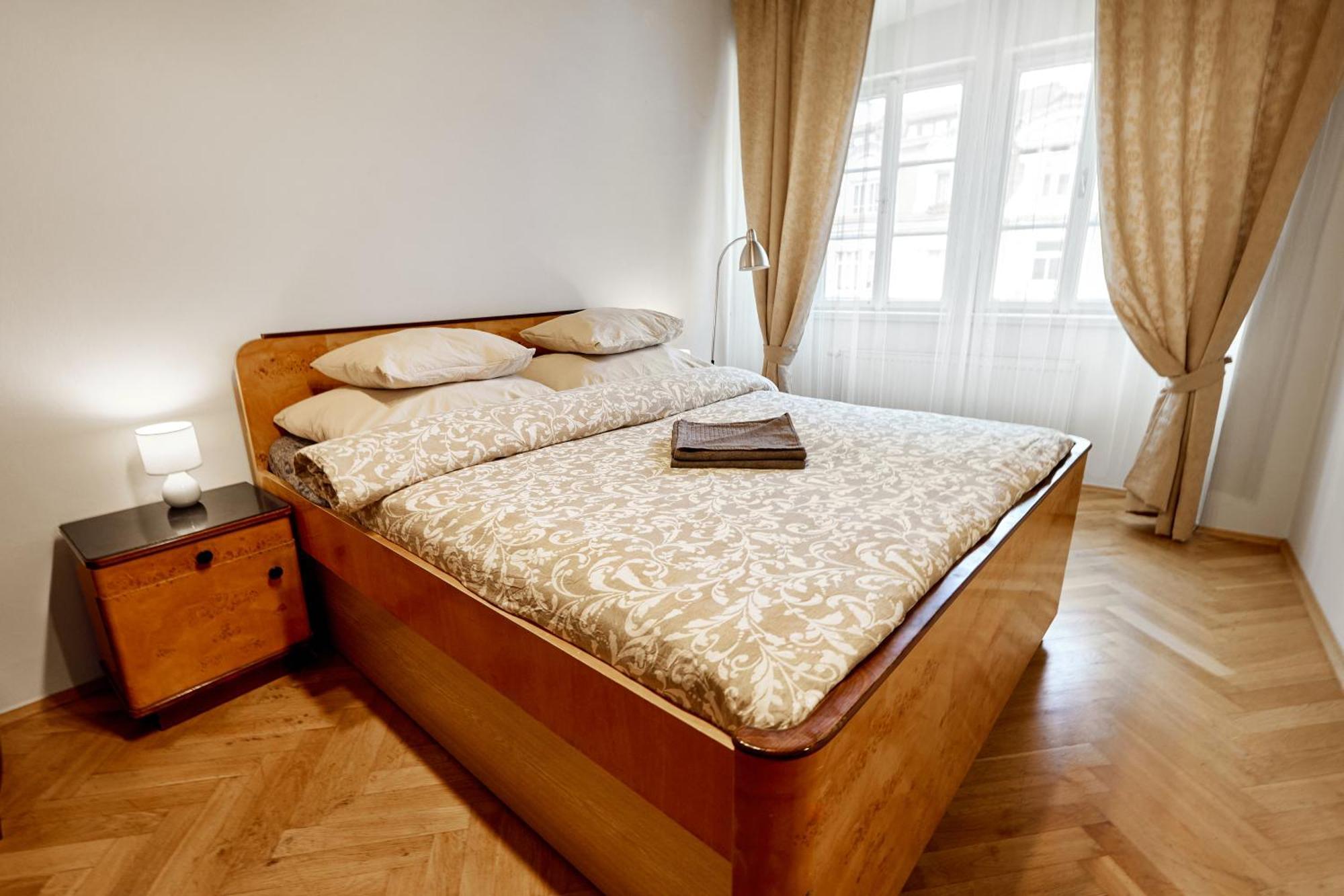 At The Blue Lion & Parking Assistance Apartment Prague Exterior photo