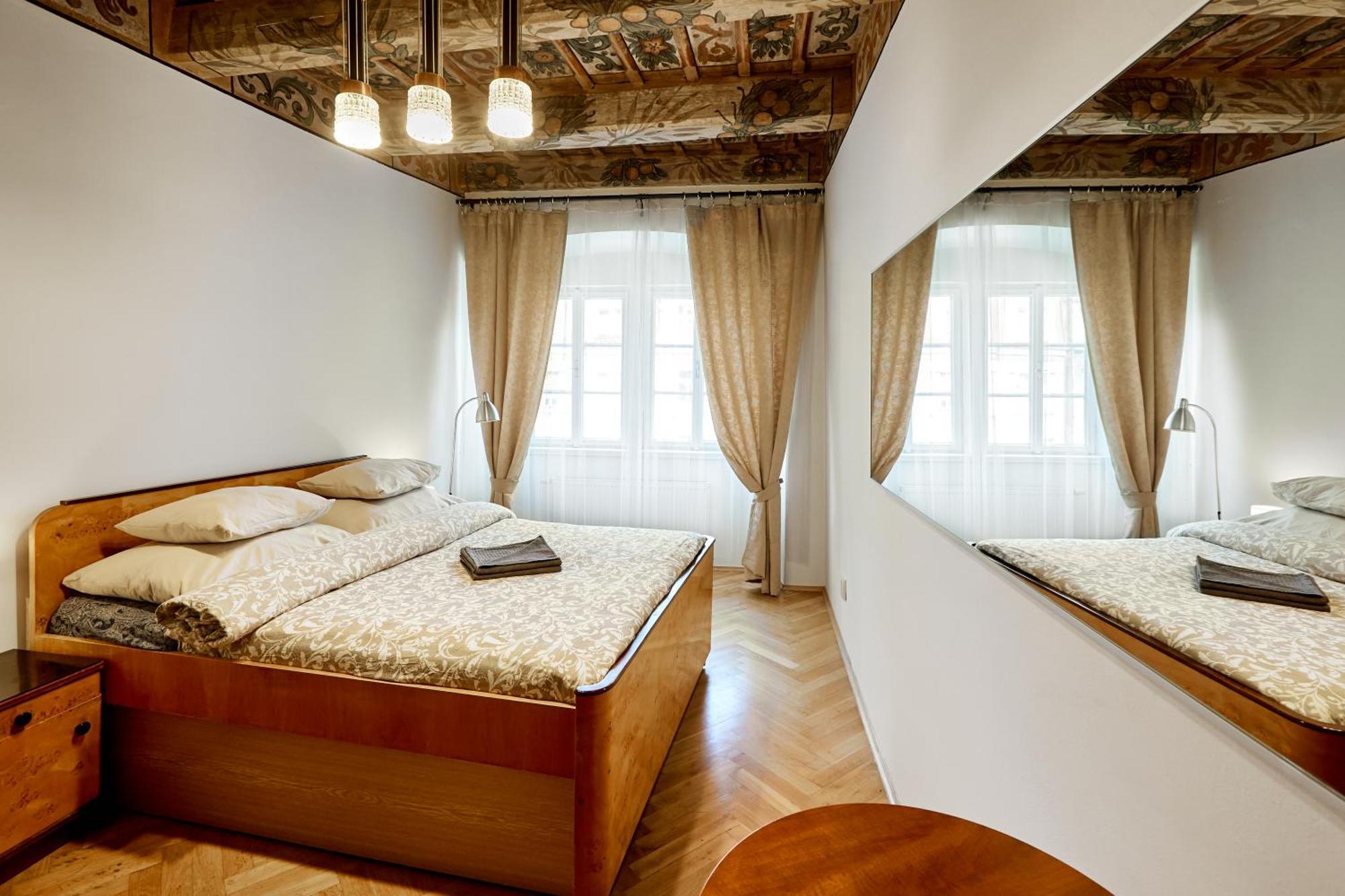 At The Blue Lion & Parking Assistance Apartment Prague Exterior photo