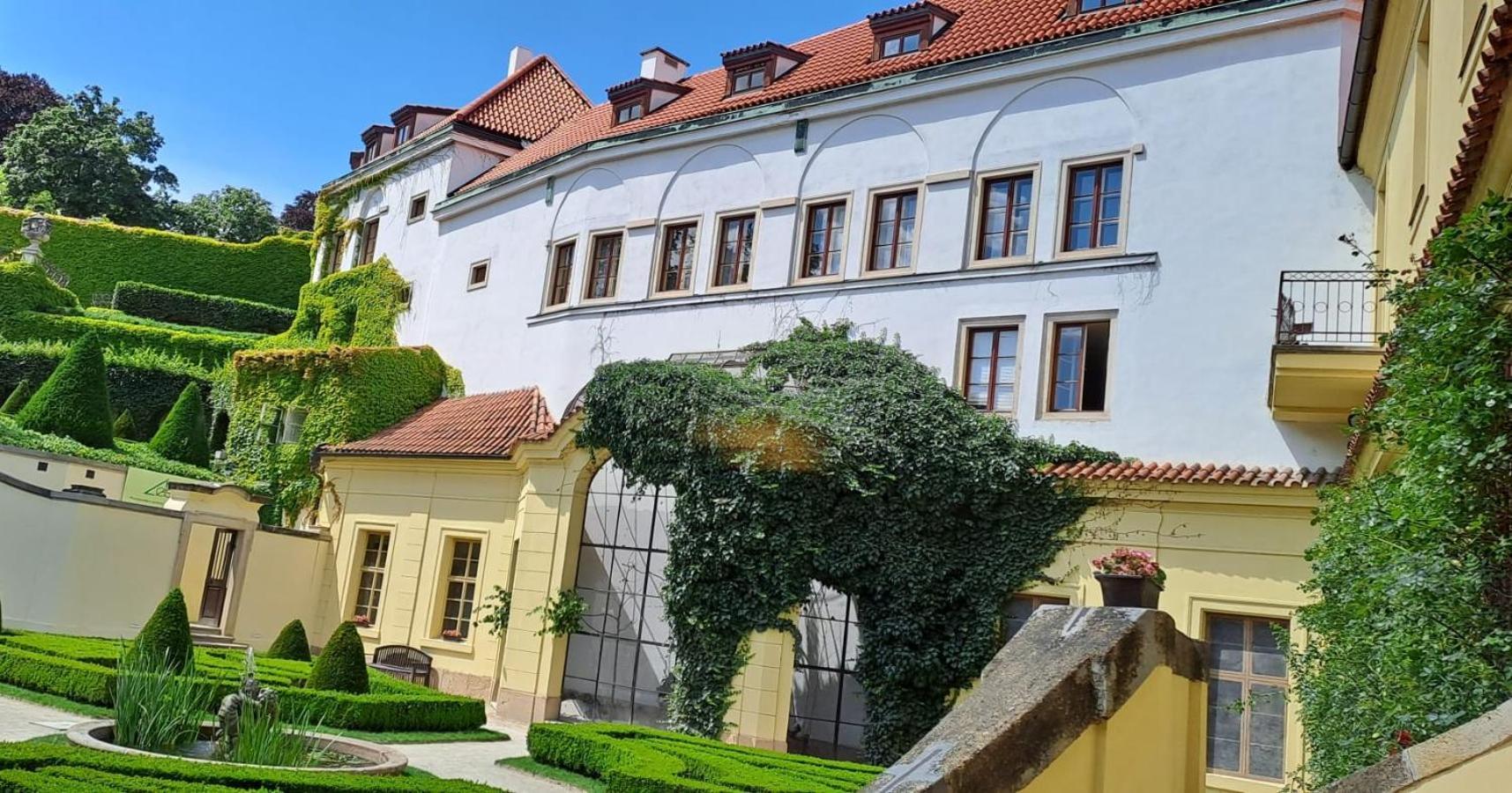 At The Blue Lion & Parking Assistance Apartment Prague Exterior photo