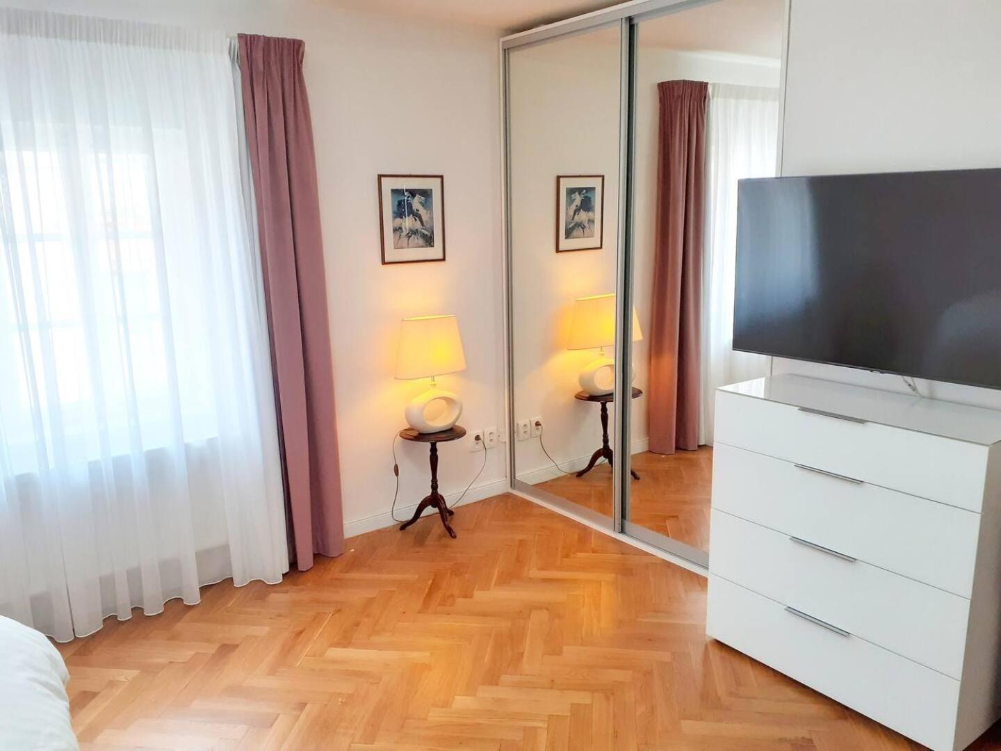 At The Blue Lion & Parking Assistance Apartment Prague Exterior photo