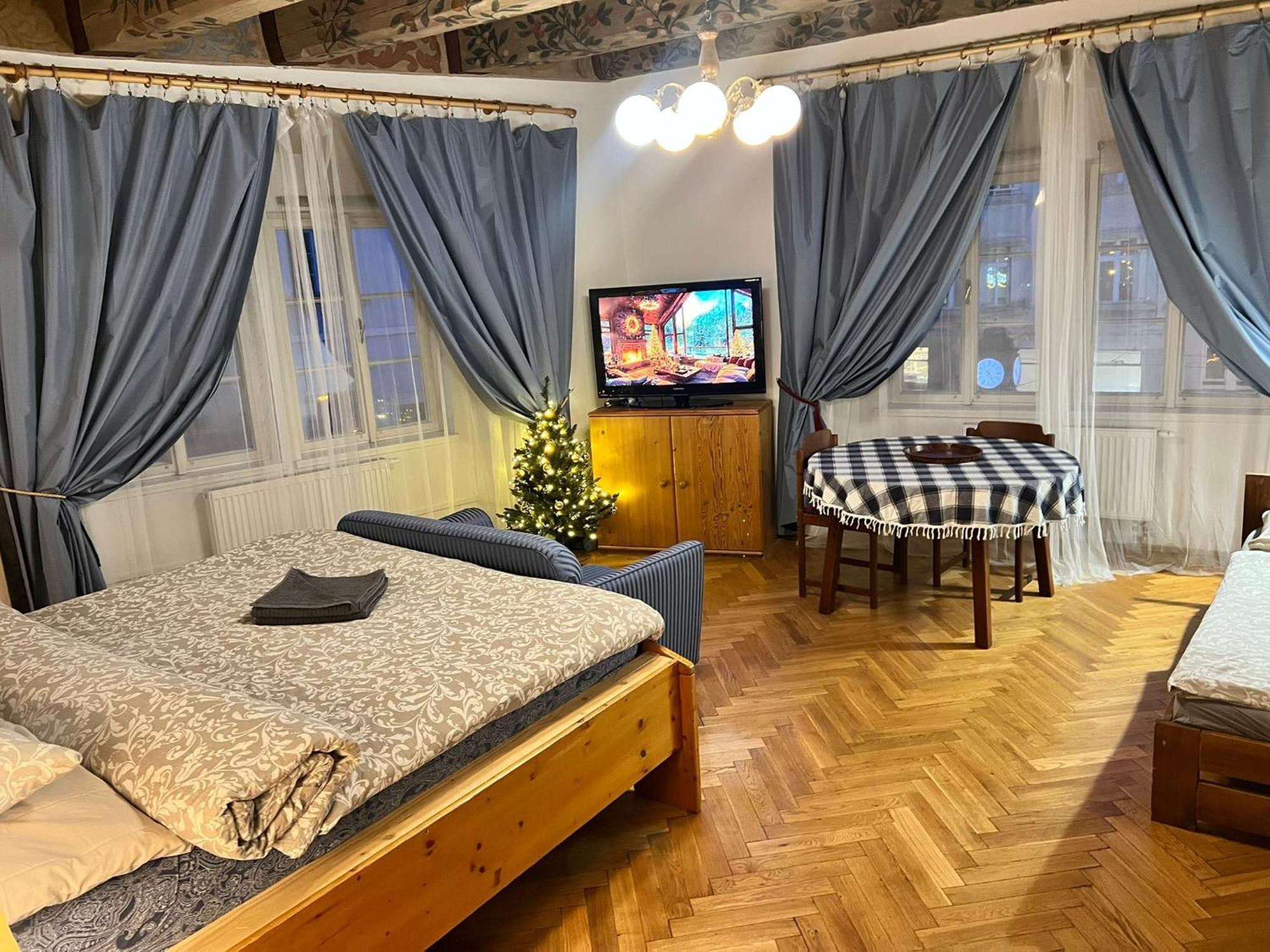 At The Blue Lion & Parking Assistance Apartment Prague Exterior photo