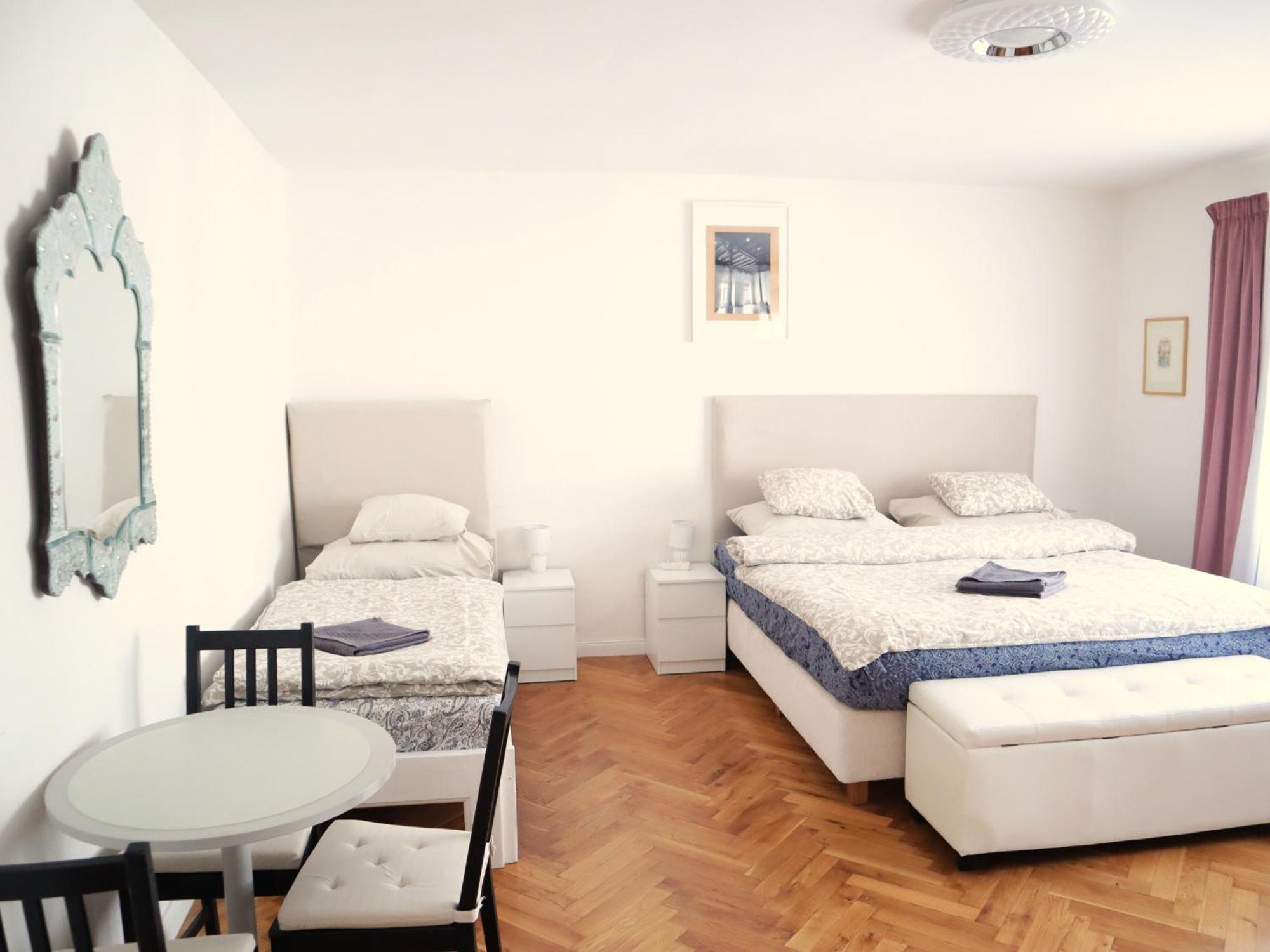 At The Blue Lion & Parking Assistance Apartment Prague Exterior photo