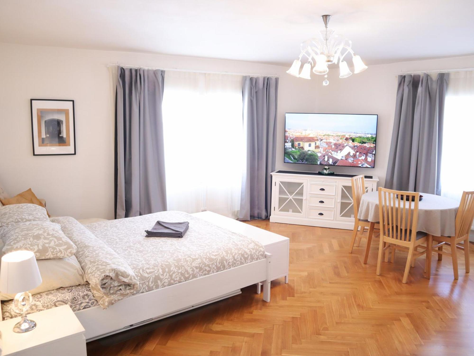 At The Blue Lion & Parking Assistance Apartment Prague Exterior photo
